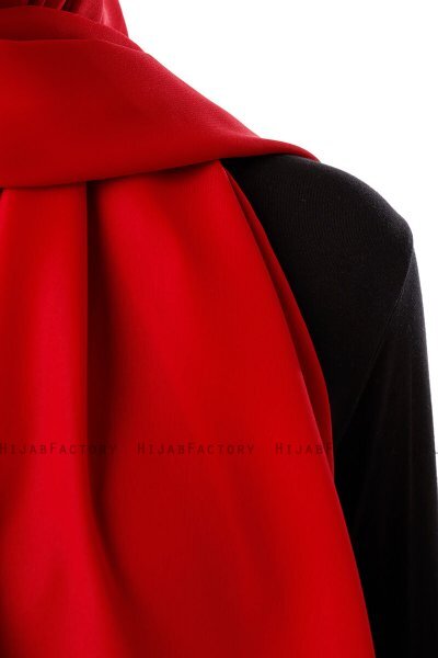 Hadise - Hijab Chiffon Rouge