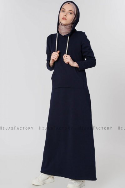 Nasira Marinblå Klänning Med Hood 280097d